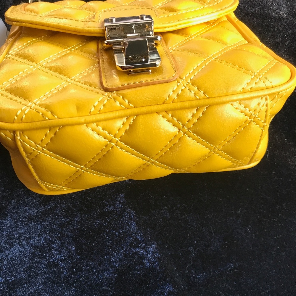 🆕 Banana Republic Quilted Small Crossbody Handbag - Picture 4 of 12
